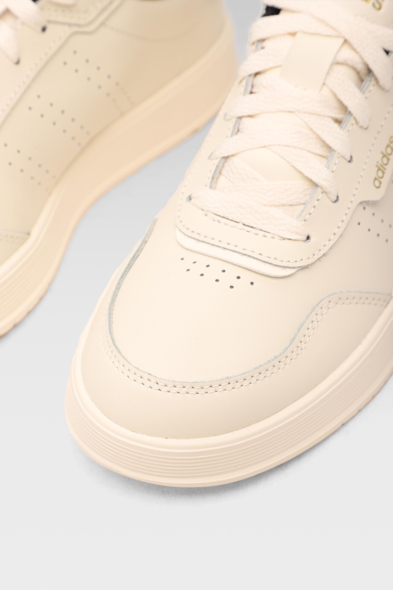 Obuwie sportowe adidas COURTROOK FZ2949 Biały