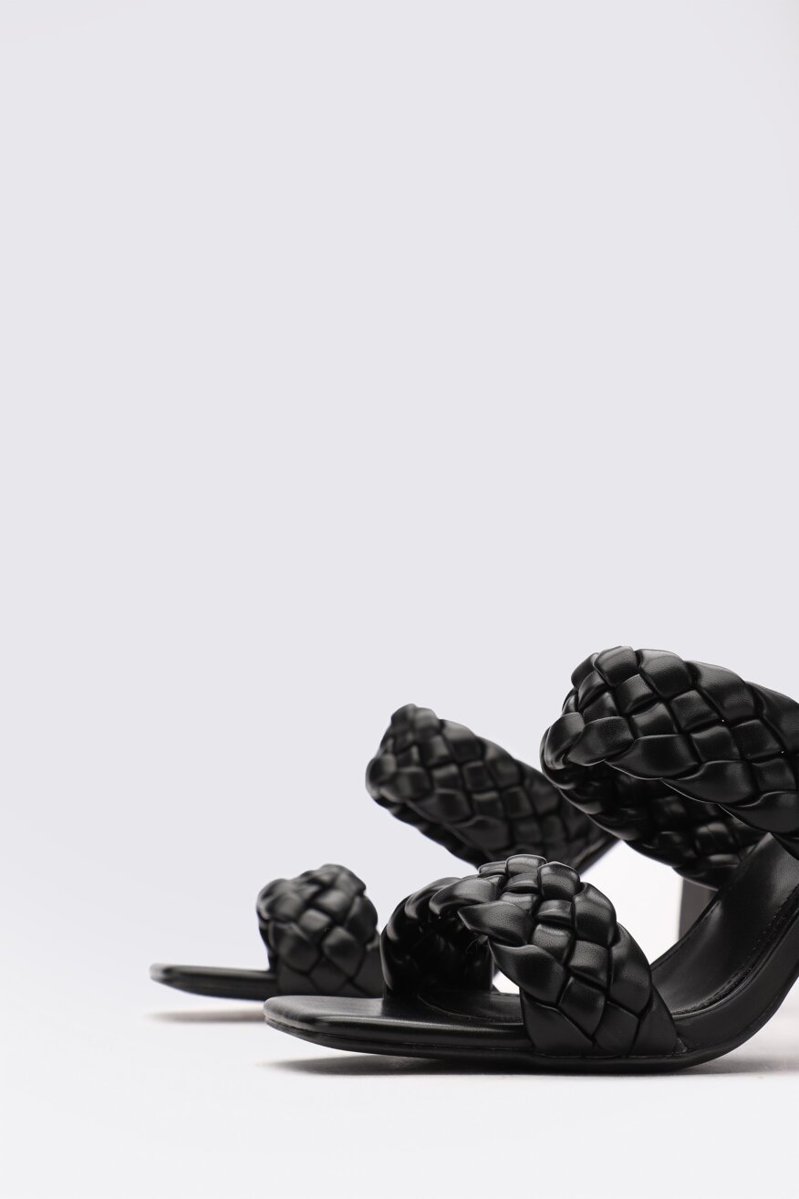 
                Jenny Fairy - Klapki na obcasie czarne - 5903698384665