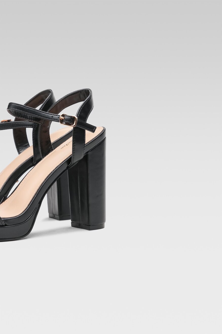 
                DeeZee - Sandały na słupku - 5904862698618