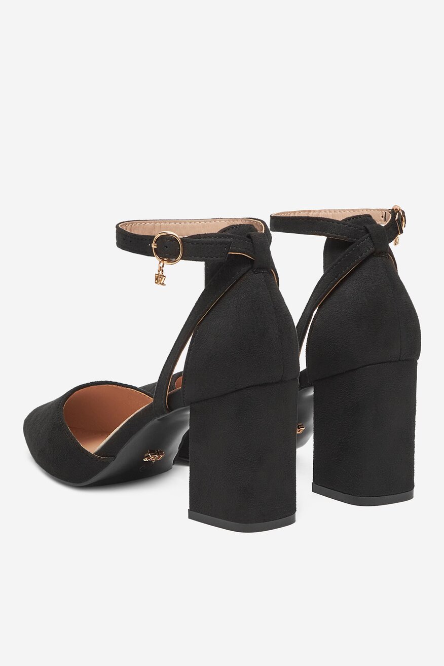 
                Körömcipő DeeZee FEKETE - 5906751079393