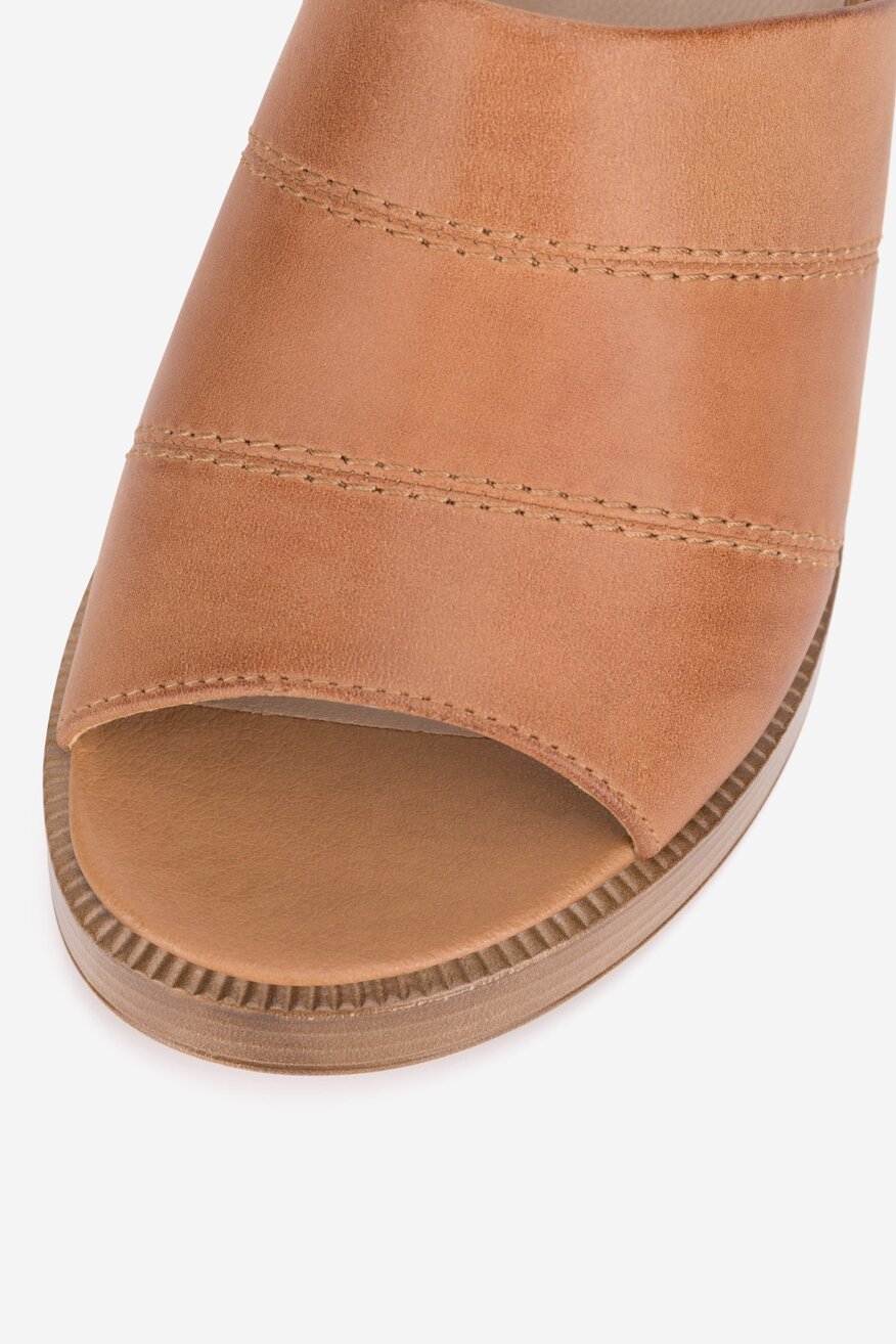 
                Lasocki - Klapki skórzane na obcasie - 5905588699262