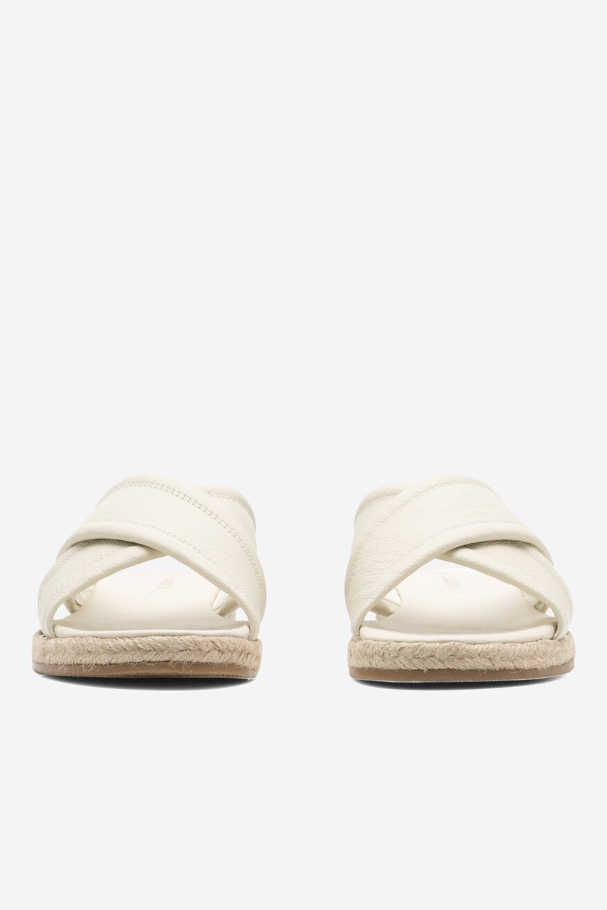 
                Lasocki - Skórzane klapki białe - 5904862864686