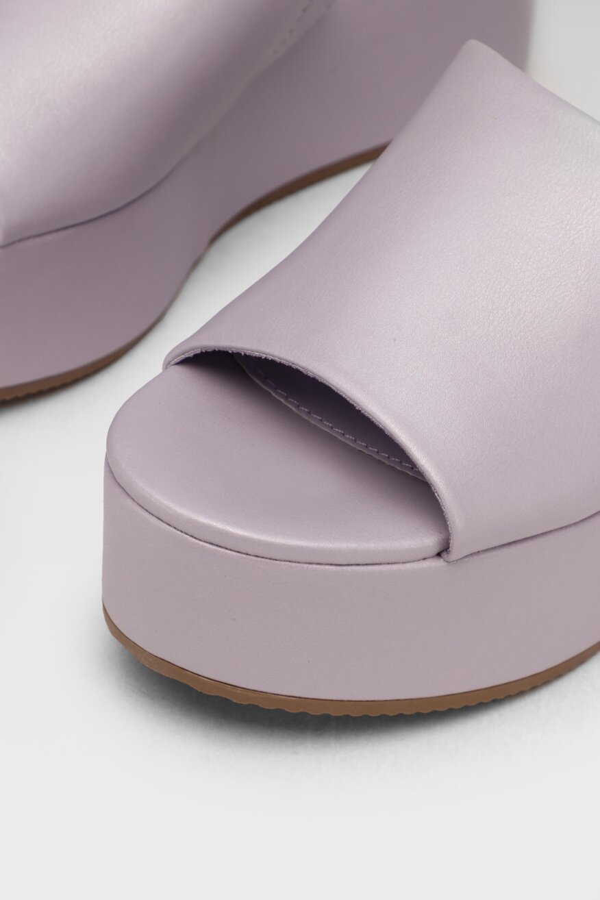 
                Jenny Fairy - Klapki na koturnie z platformą pastelowe - 5903698707730