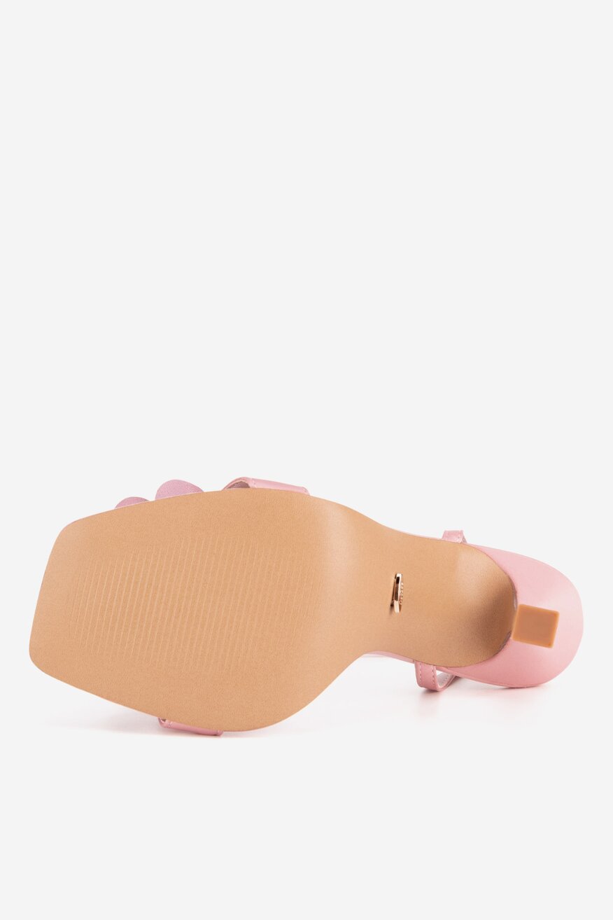 
                DeeZee - Sandały na obcasie - 5904862892504