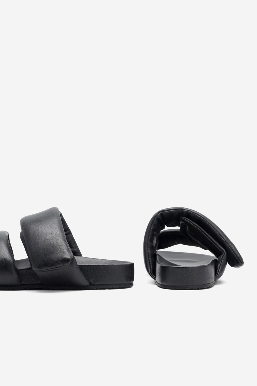 
                RAGE AGE - Skórzane klapki czarne - 5904862670102