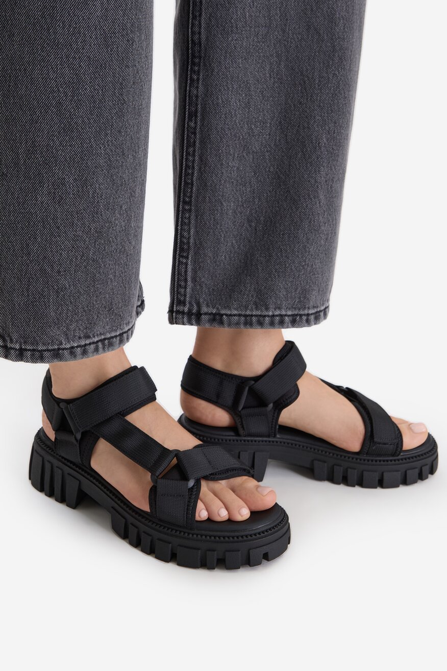 
                Сандалі Jenny ЧОРНИЙ - 5906751633373