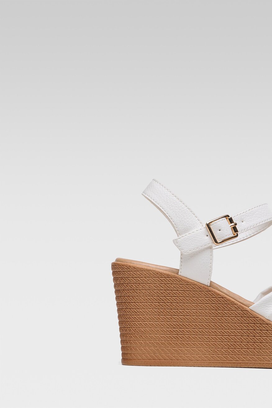 
                Clara Barson - Sandały białe - 5904862766874