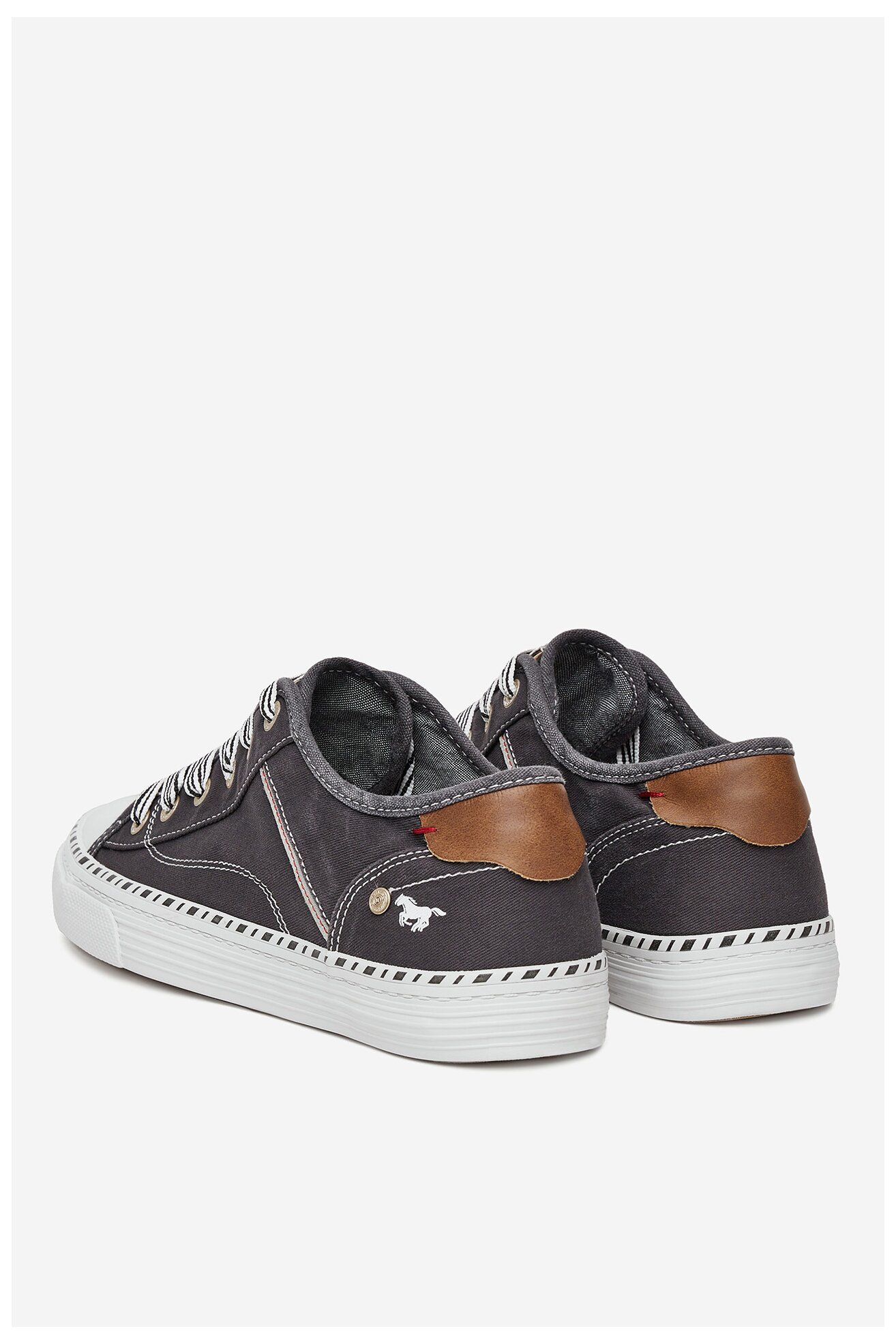 Vászoncipő Mustang 1376-303 FEKETE