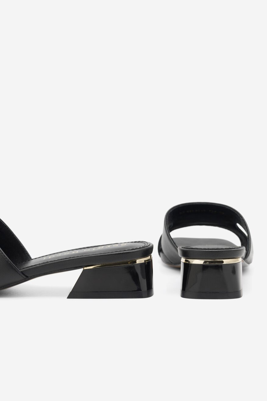 
                Sergio Bardi - Skórzane klapki czarne - 5904862758787