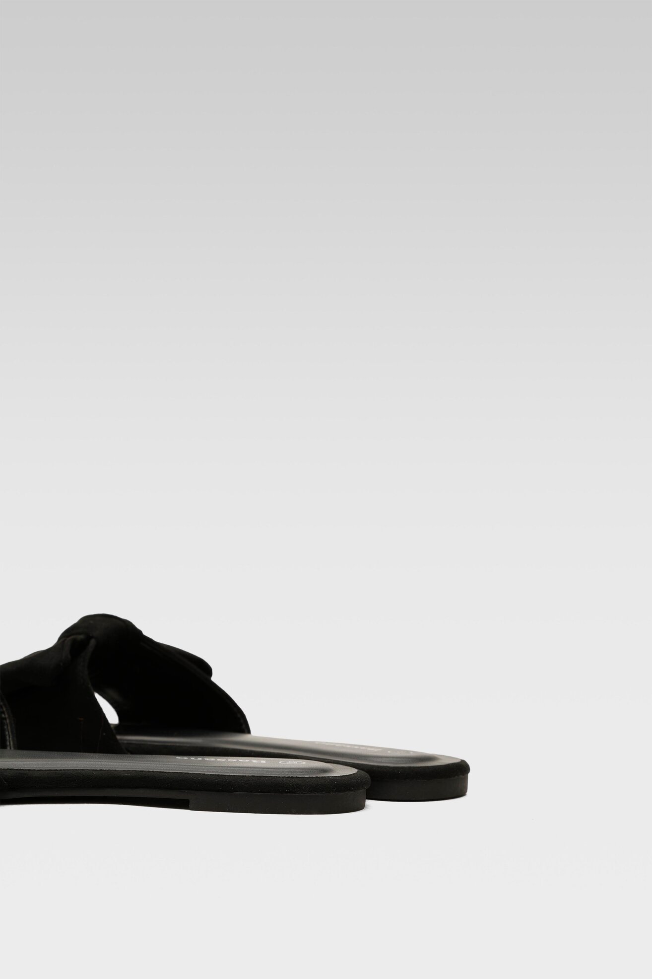 Klapki Bassano 23440MDY Czarny