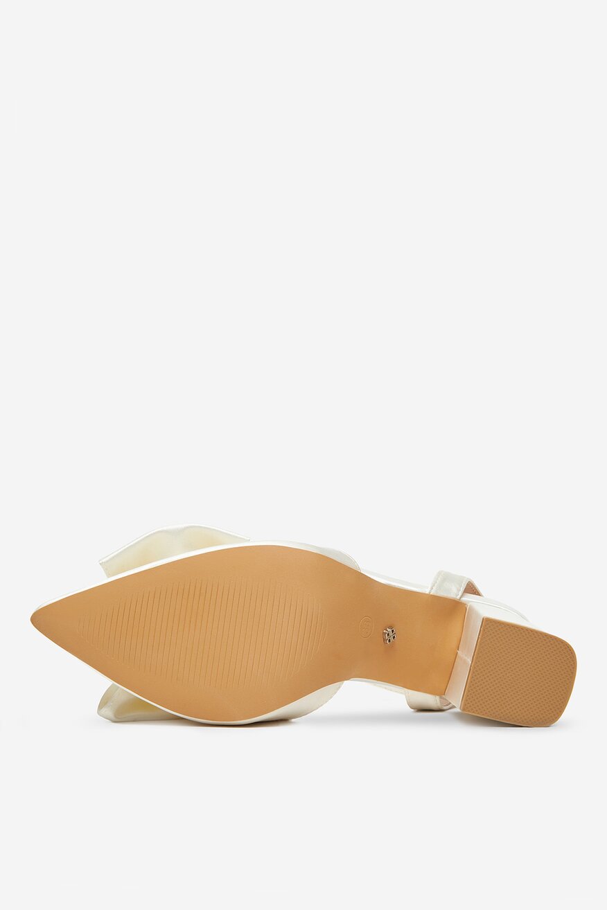 
                DeeZee - Czółenka na słupku - 5906751109984