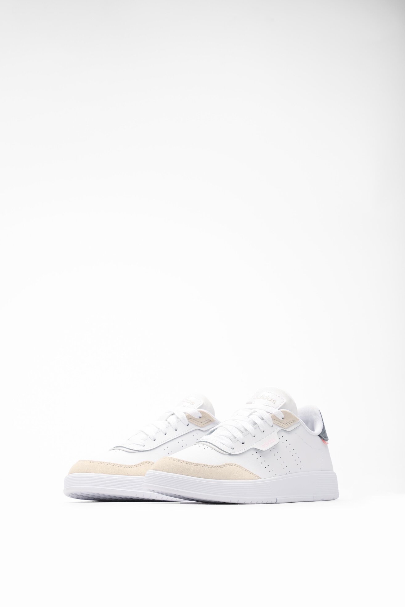 Obuwie sportowe adidas COURTROOK FY9670 Biały