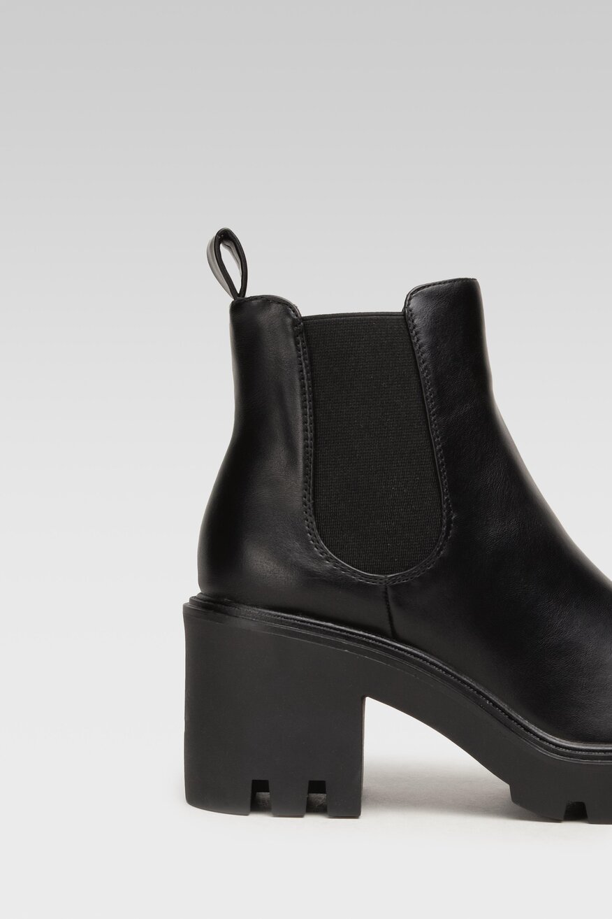 
                DeeZee - Botki na słupku - 5904862167060