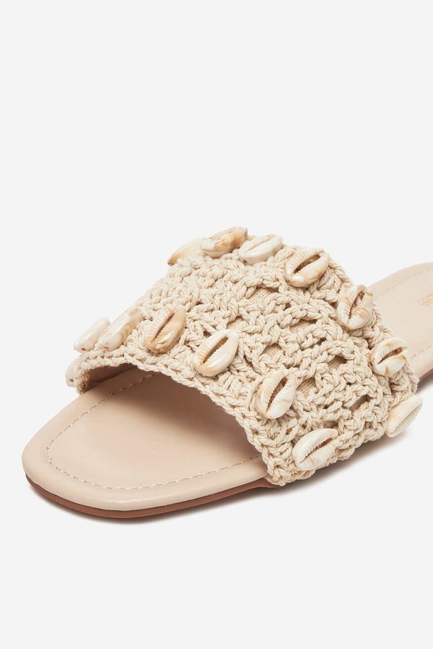 
                Шльопанець DeeZee БЕЖЕВИЙ - 5904410858006