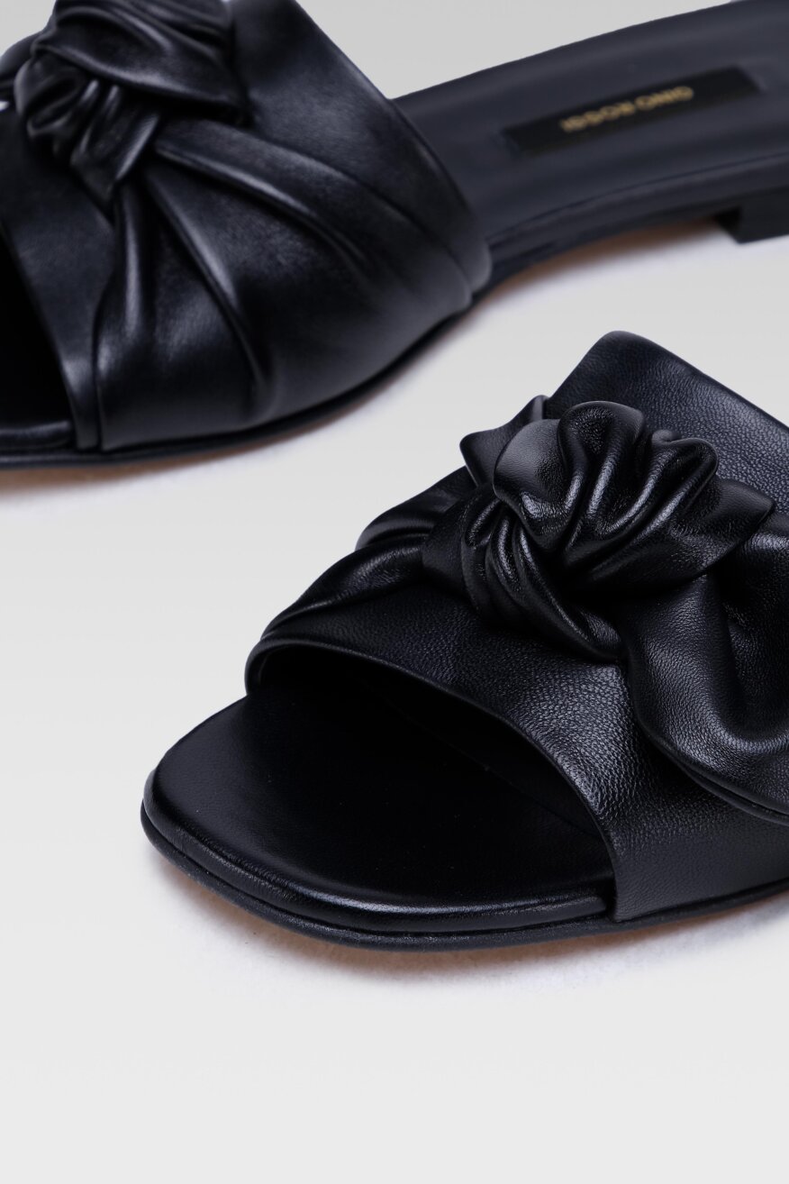 
                Gino Rossi - Skórzane klapki czarne - 5903698504995