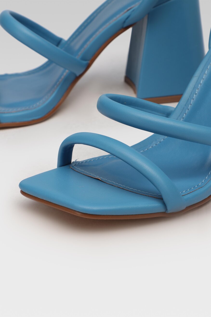 
                Jenny Fairy - Sandały na obcasie niebieskie - 5903698610238