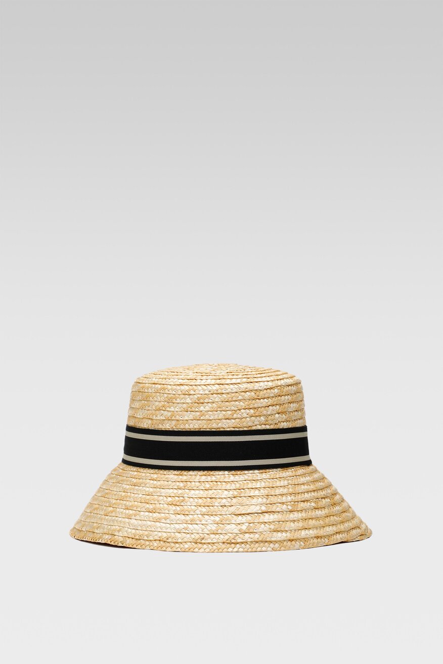 
                Дамска шапка Jenny Fairy БЕЖОВ - 5904862624488