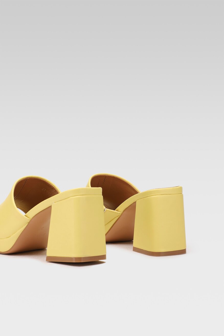 
                Jenny Fairy - Klapki pastelowe żółte - 5903698462431