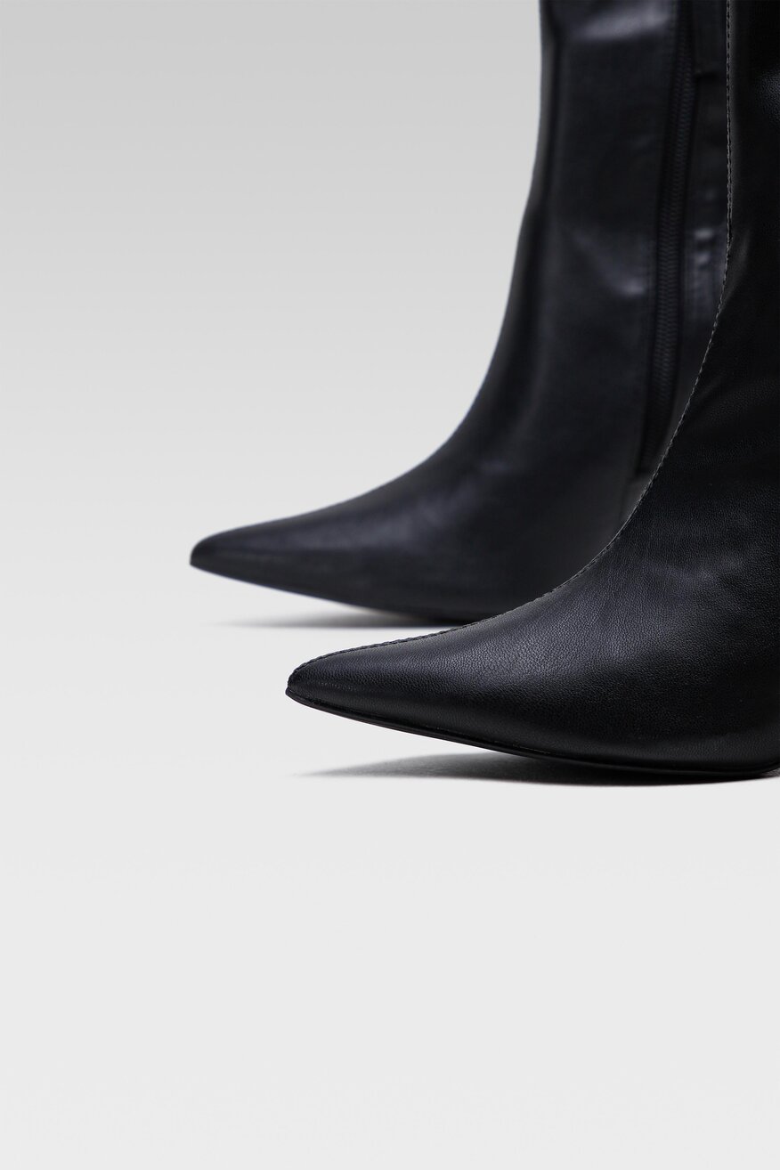 
                DeeZee - Botki szpice czarne - 5903698955360