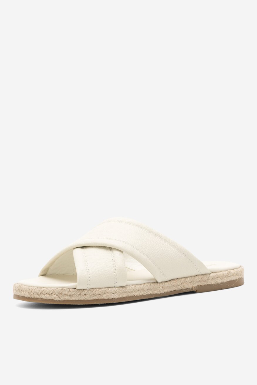 
                Lasocki - Skórzane klapki białe - 5904862864686