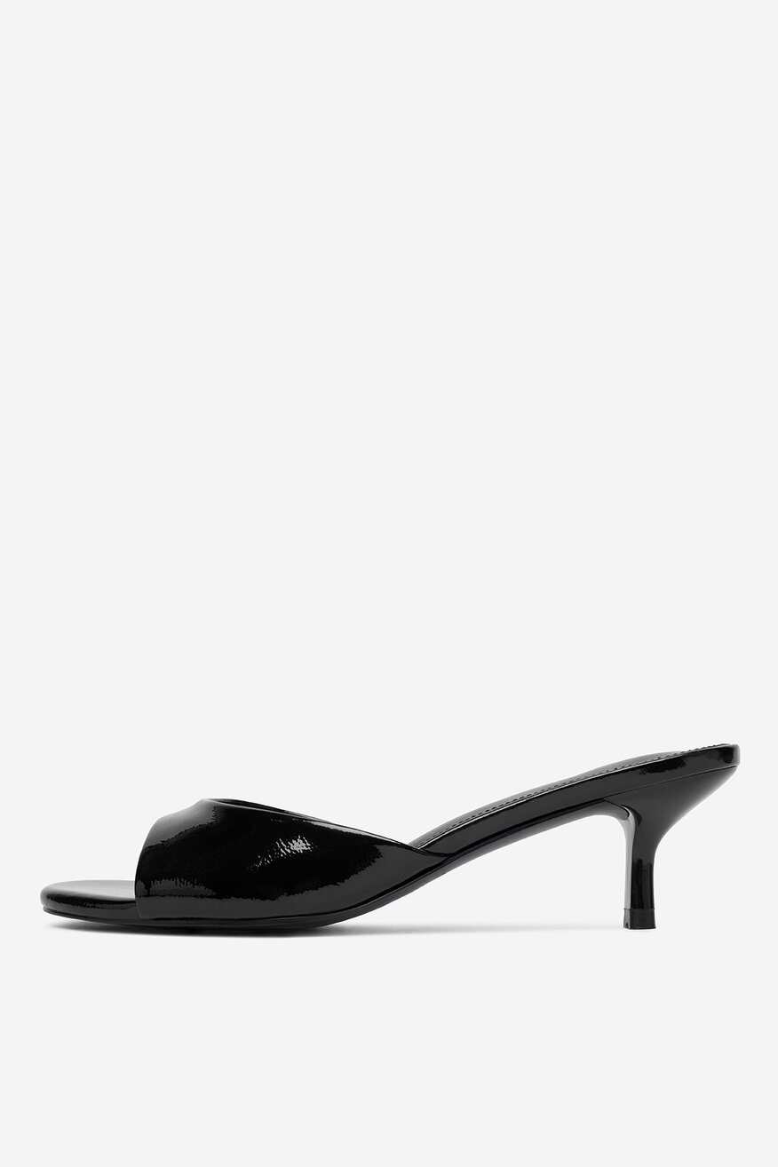 
                Шльопанець Jenny ЧОРНИЙ - 5906751982655