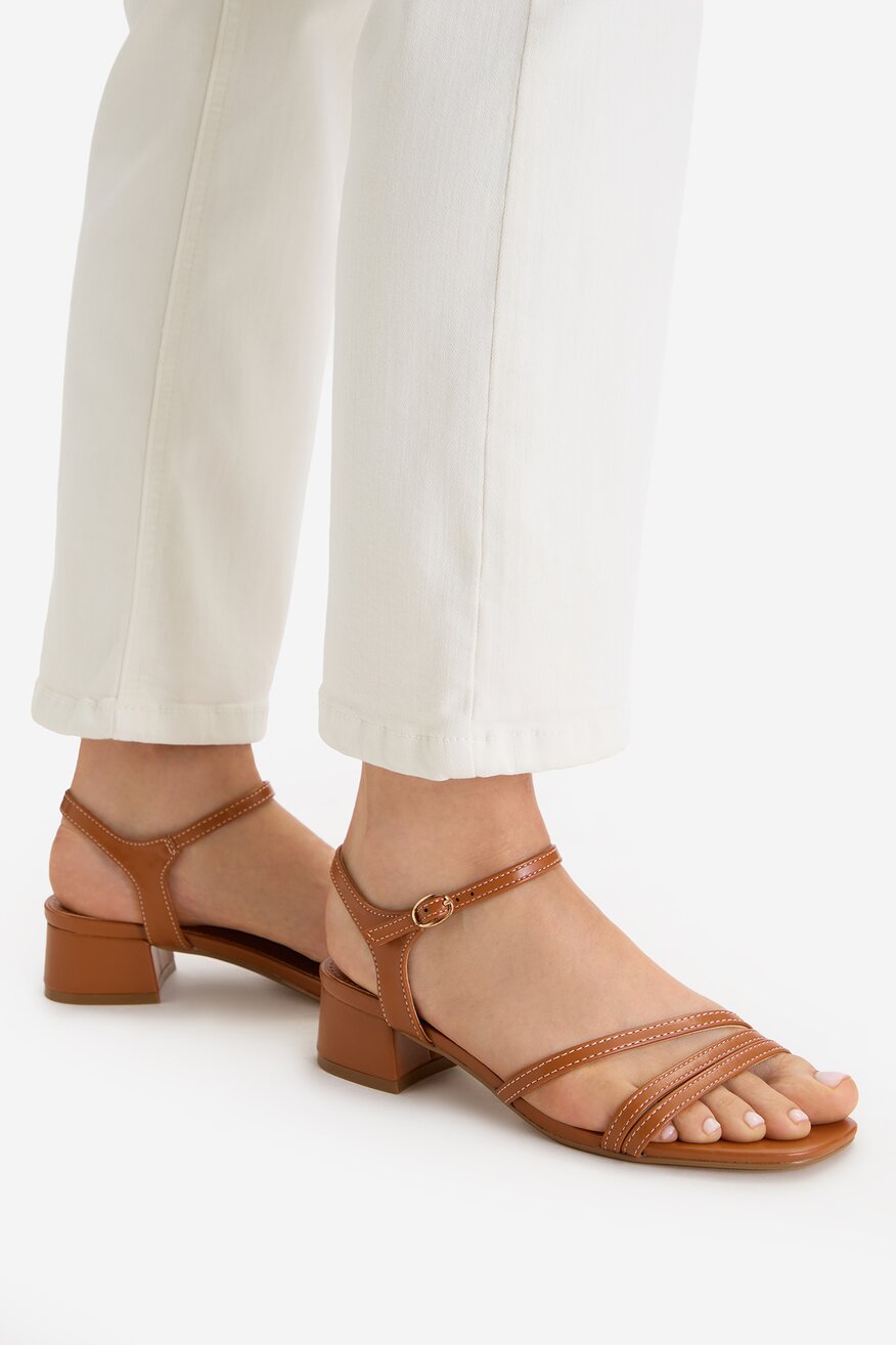 
                Сандалі Jenny КОРИЧНЕВИЙ - 5906751667859