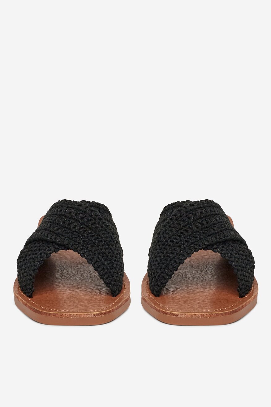 
                Шльопанець DeeZee ЧОРНИЙ - 5904410850673