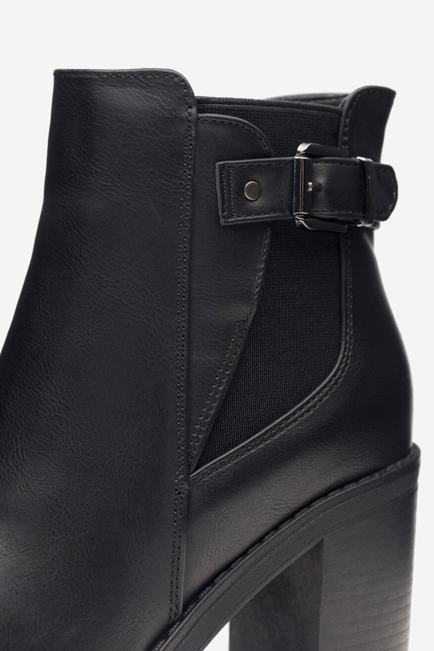 
                Kratke čizme Clara Barson CRNA - 5905588740490