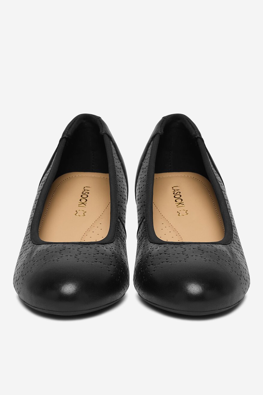 
                Елегантни обувки Lasocki ЧЕРЕН - 5906751799659