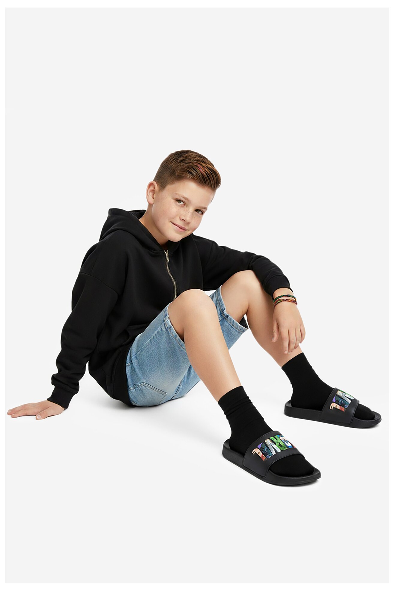 Șlapi pentru bazin Avengers CEO-AW25-340AVMV NEGRU