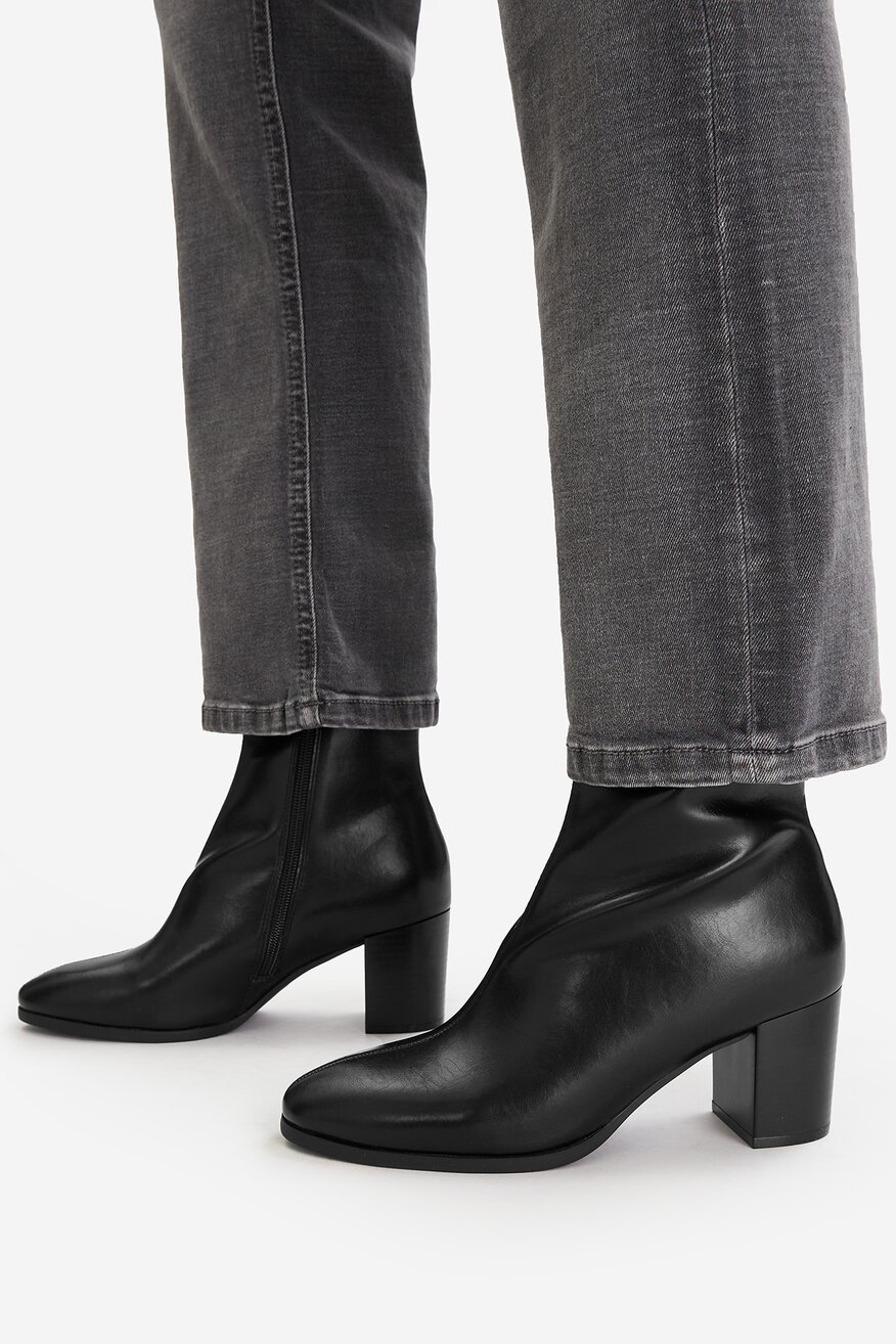 
                Боти Jenny ЧЕРЕН - 5906751400845