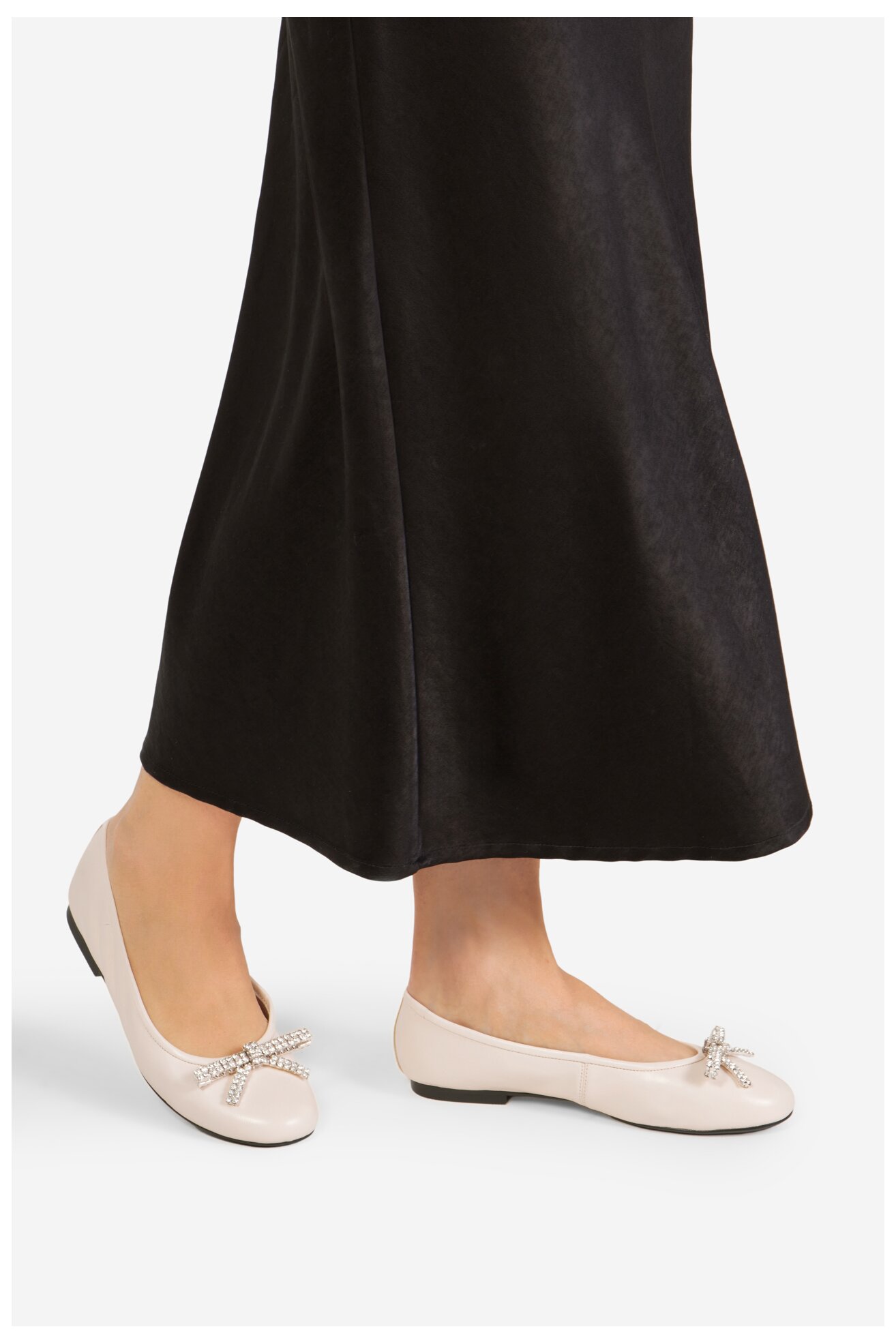 Балерина Badura CARNATION-8221-133 БЯЛ