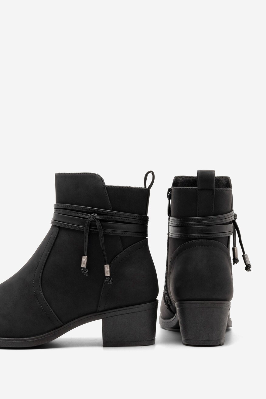 
                Kratke čizme Clara Barson CRNA - 5905588801122