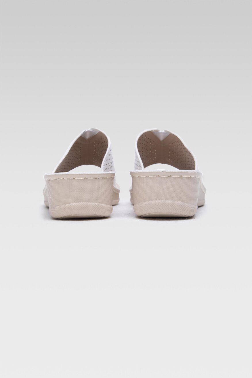 
                Clara Barson - Klapki białe - 5904248684020