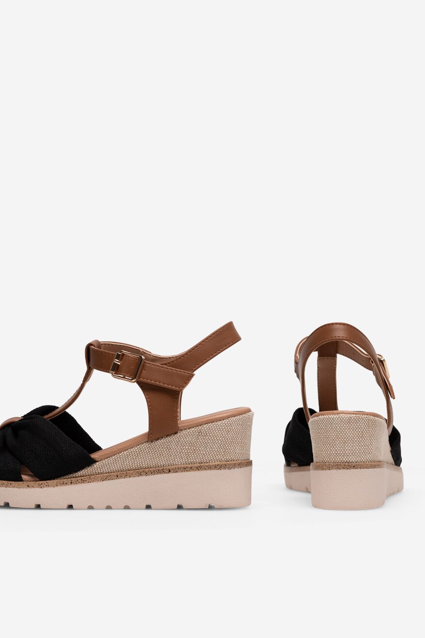 
                Clara Barson - Sandały na koturnie - 5905588591290