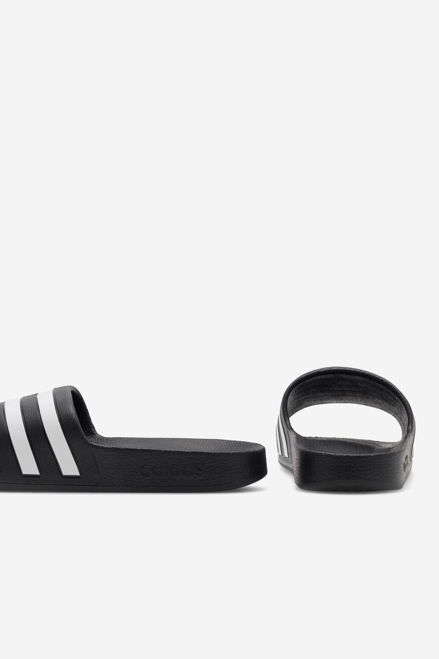 Plážové pantofle adidas ČERNÁ - 5905588383420
