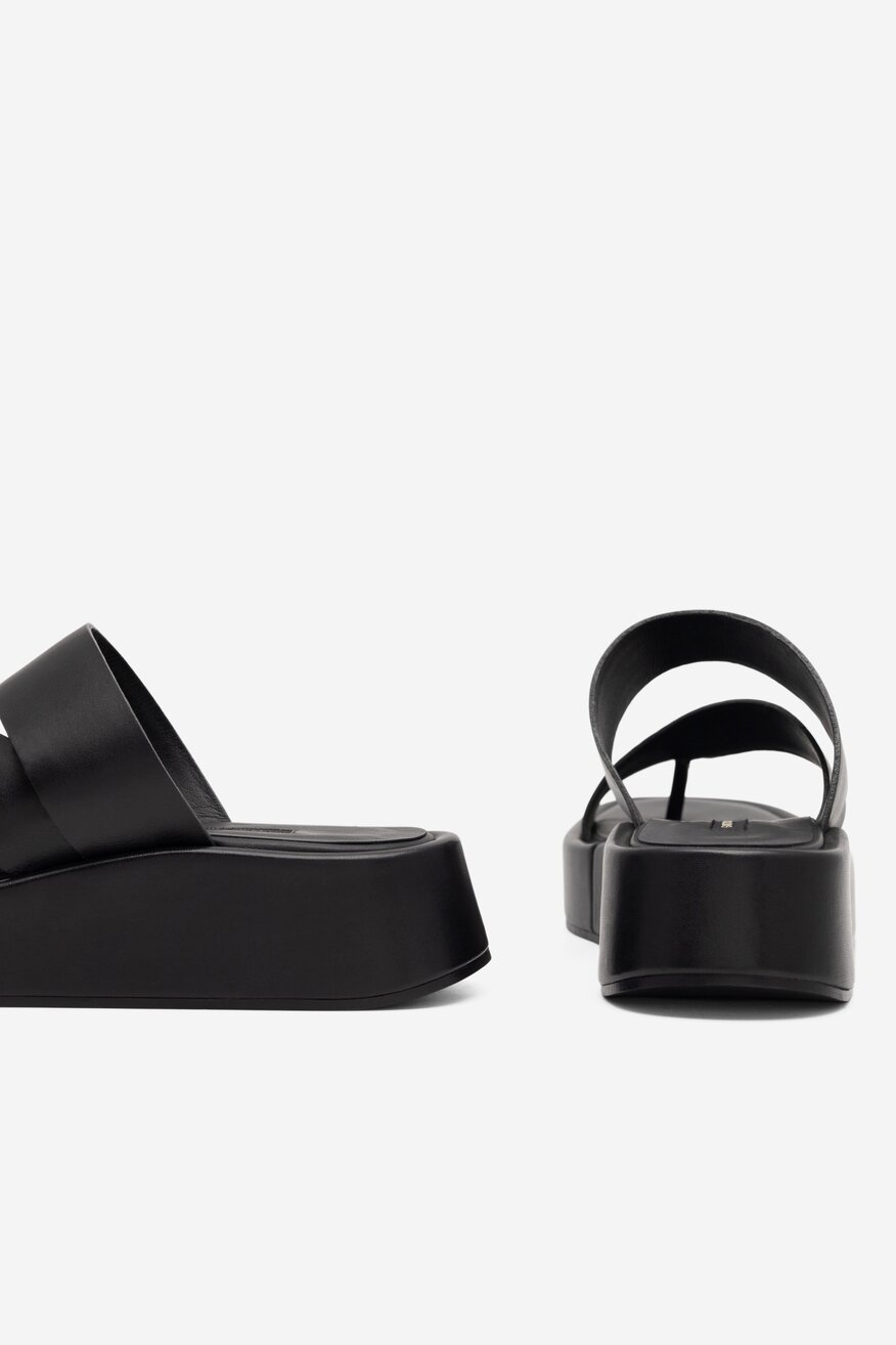 
                Gino Rossi - Skórzane klapki czarne - 5904862846590