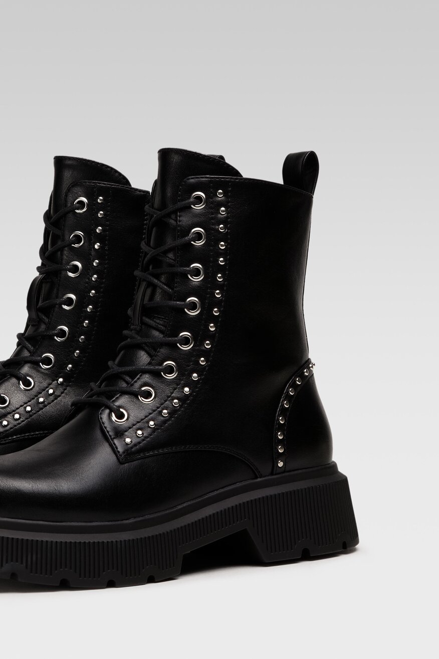 
                DeeZee - Trzewiki ozdobione dżetami - 5904862229560