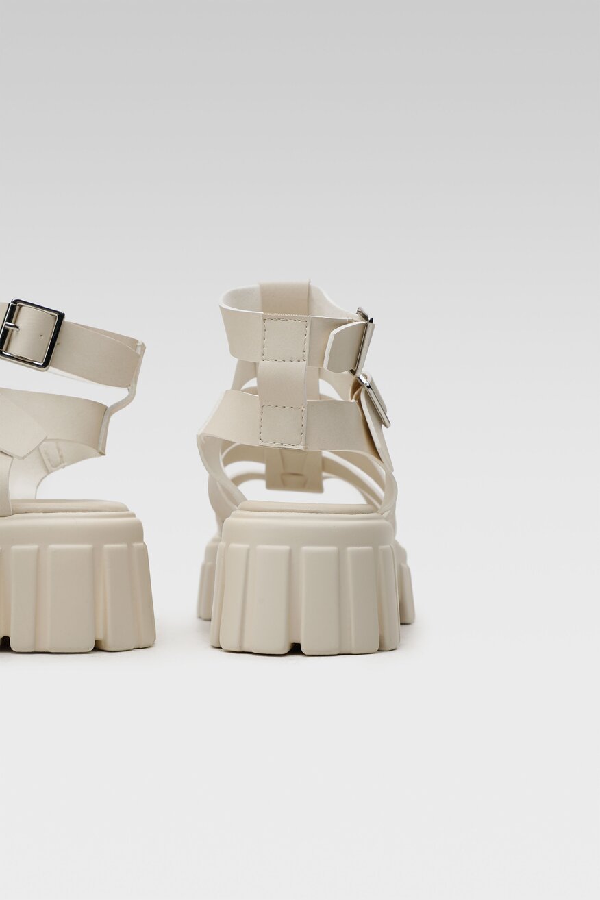 
                Jenny Fairy - Sandały beżowe ze sprzączką - 5904248750824