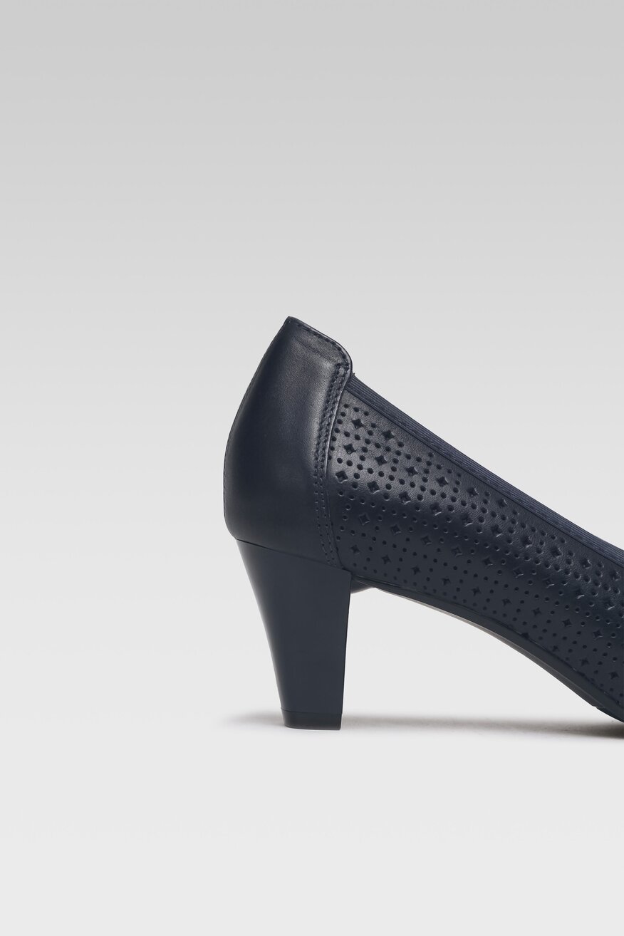 Lasocki - Skórzane czółenka granatowe - 5904862501291