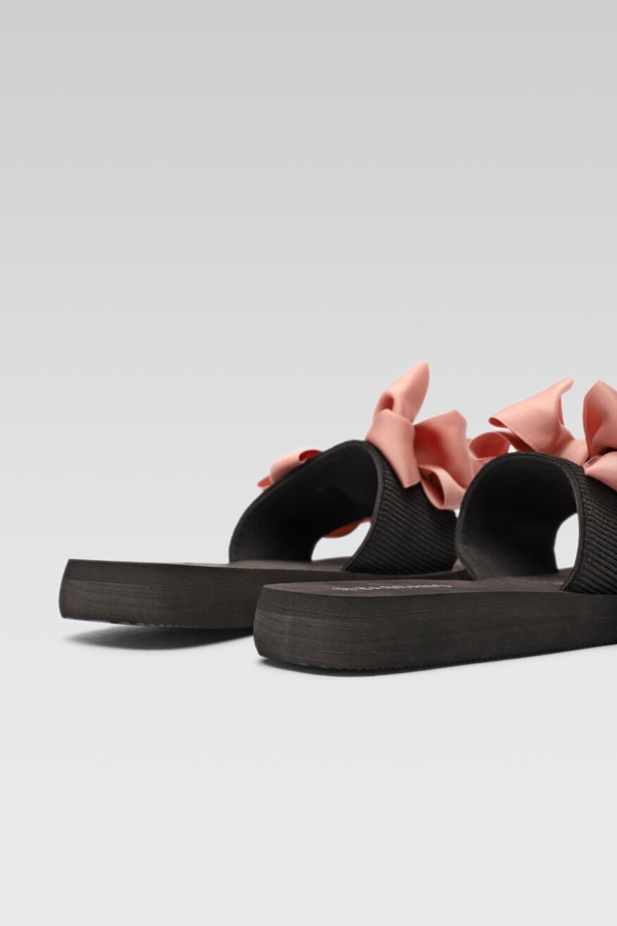 
                Bassano - Klapki z aplikacją różowe - 5903698400228