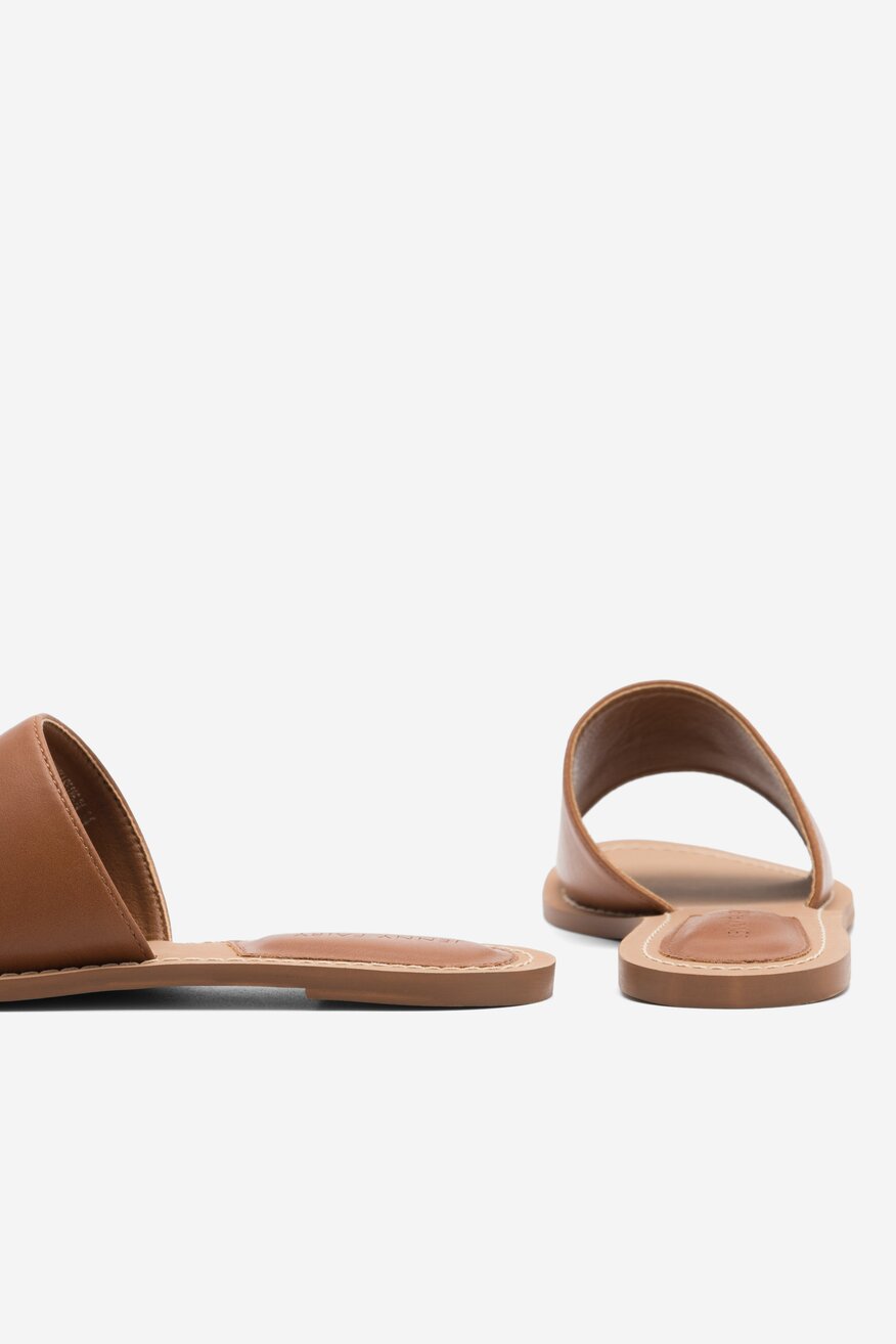 
                Шльопанець Jenny Fairy КОРИЧНЕВИЙ - 5904862773919