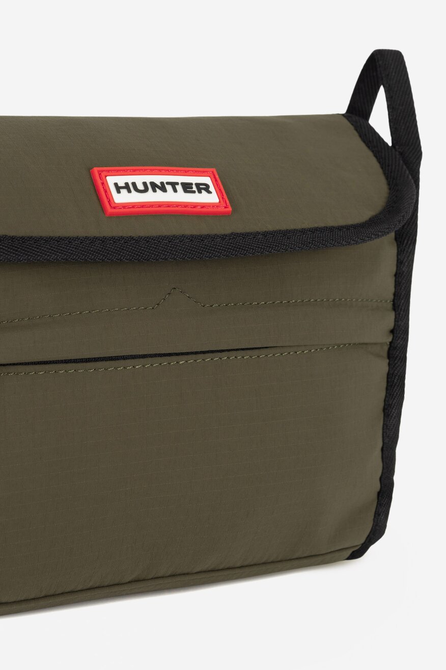 
                HUNTER - Mała torebka crossbody - 5905588831112