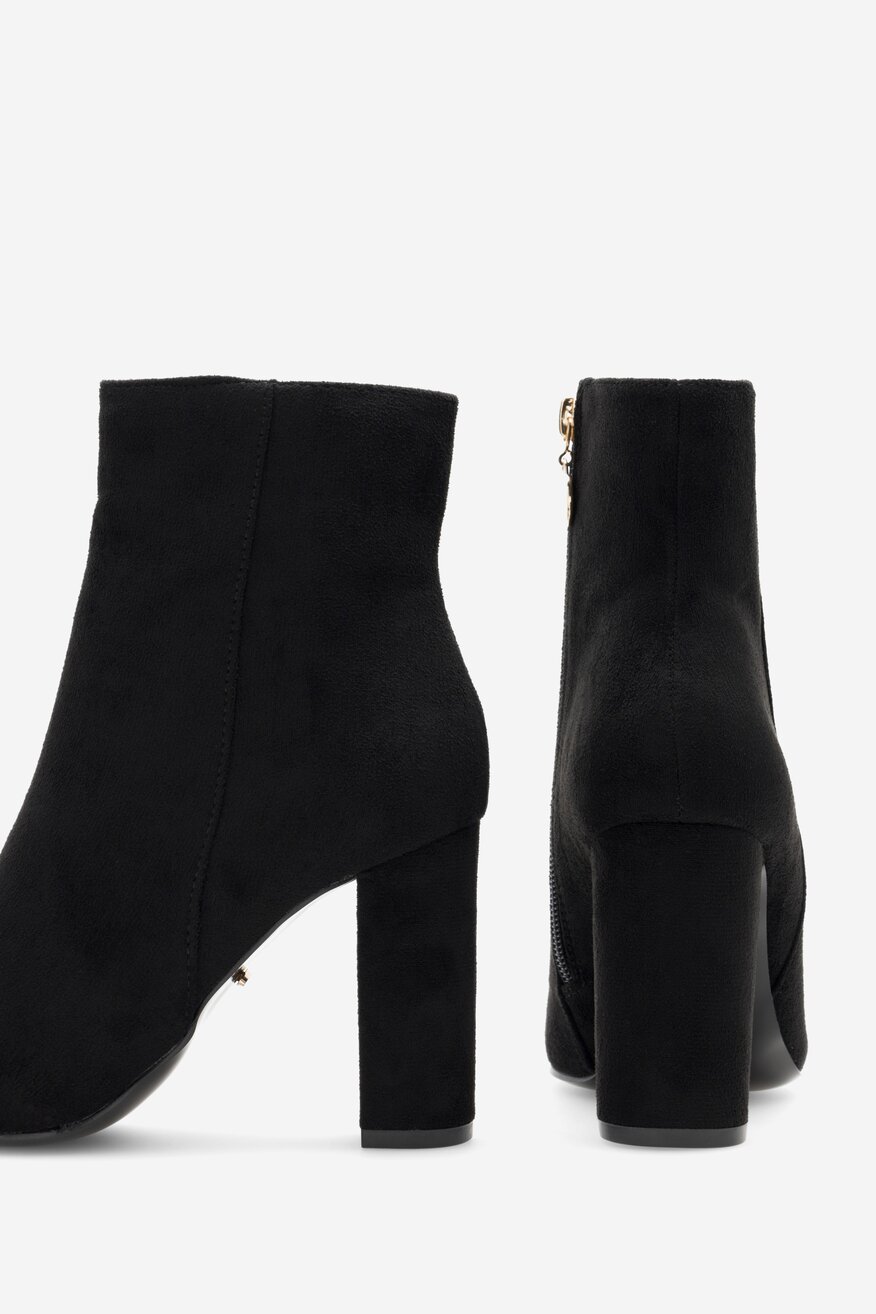 
                DeeZee - Botki na słupku - 5905588795643