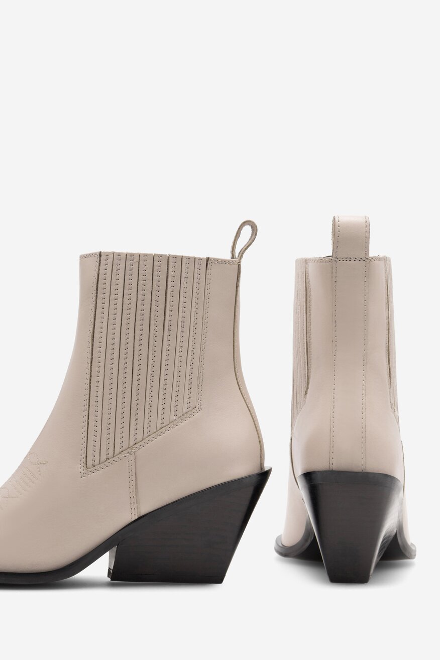 
                Bokacsizma Badura FEHÉR - 5905588003571