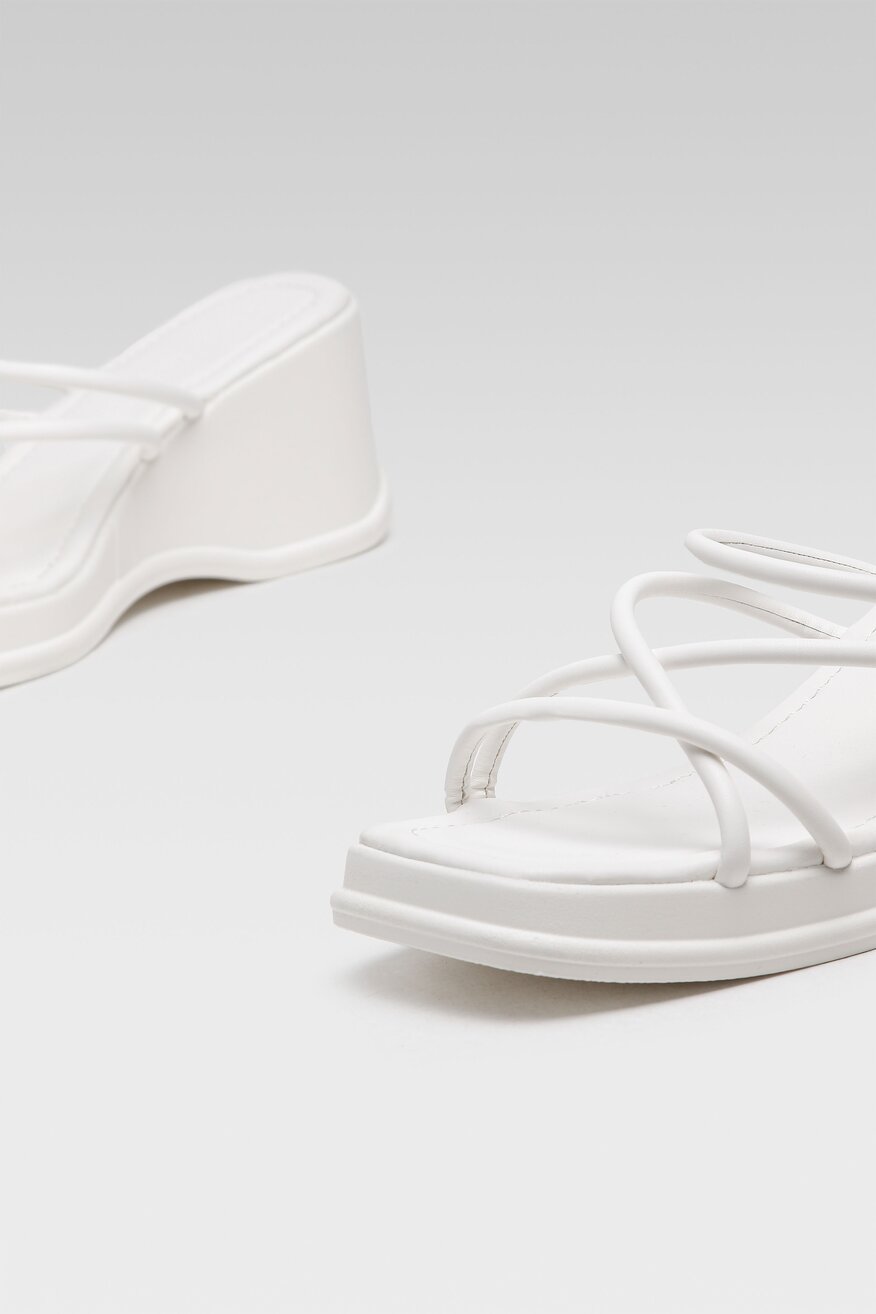 
                Jenny Fairy - Klapki na koturnie - 5904248696719