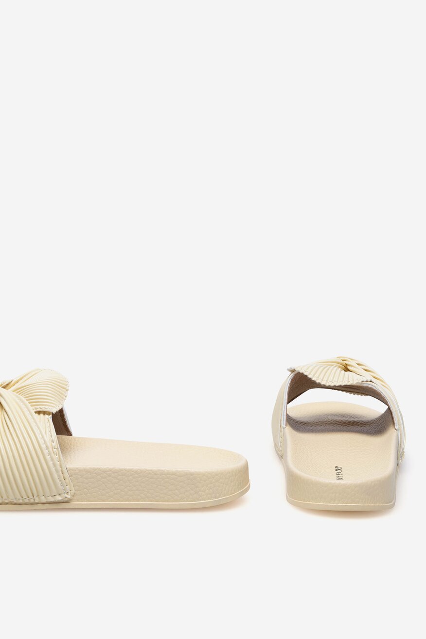 
                Șlapi pentru bazin Jenny Fairy GALBEN - 5905588637936