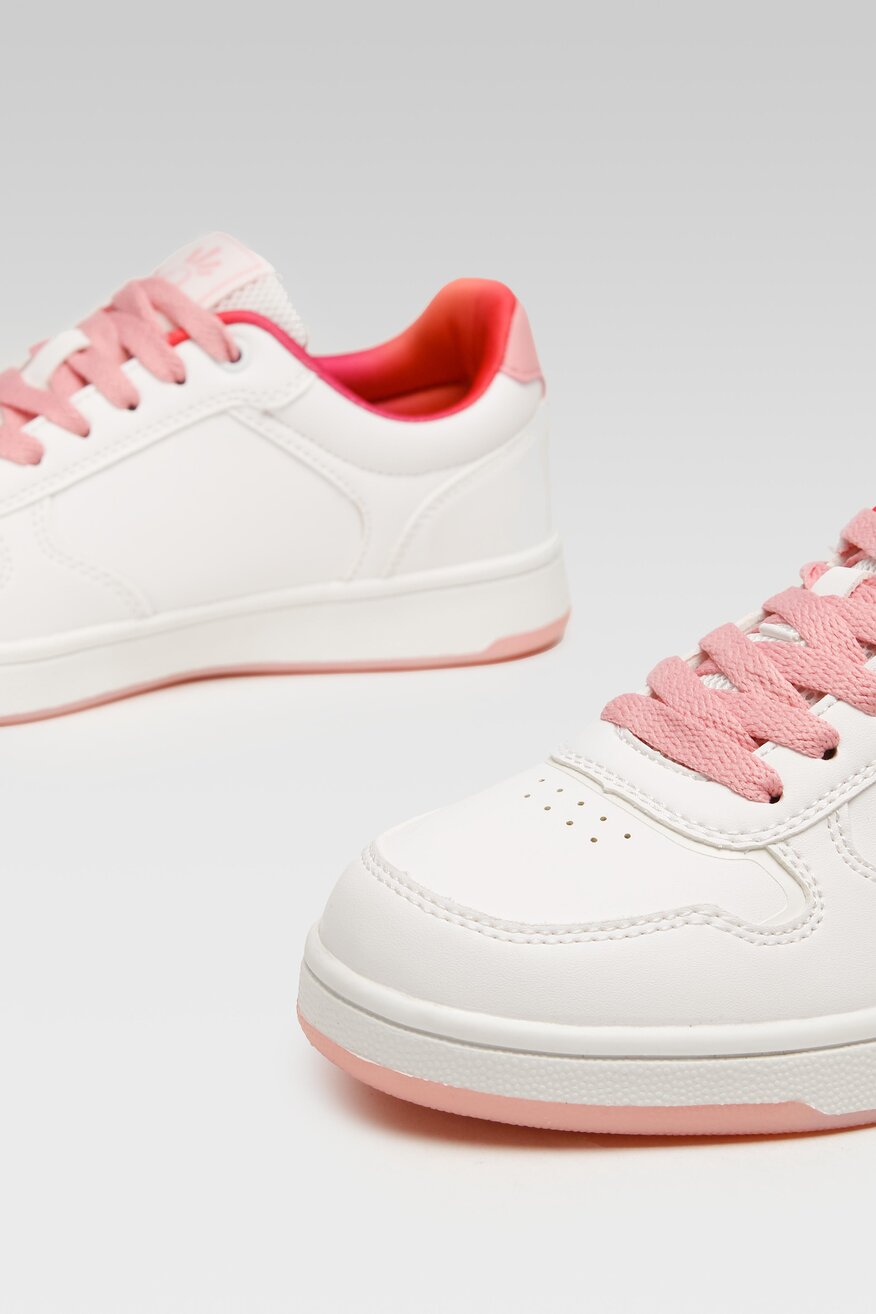 
                OMENAA FOUNDATION - Sneakersy pastelowe białe - 5904248604356