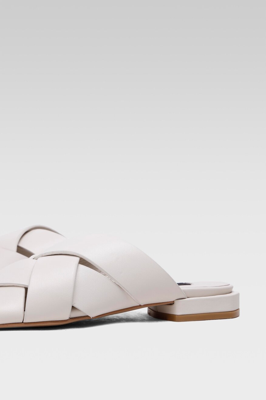 
                Gino Rossi - Skórzane klapki beżowe - 5904248393656