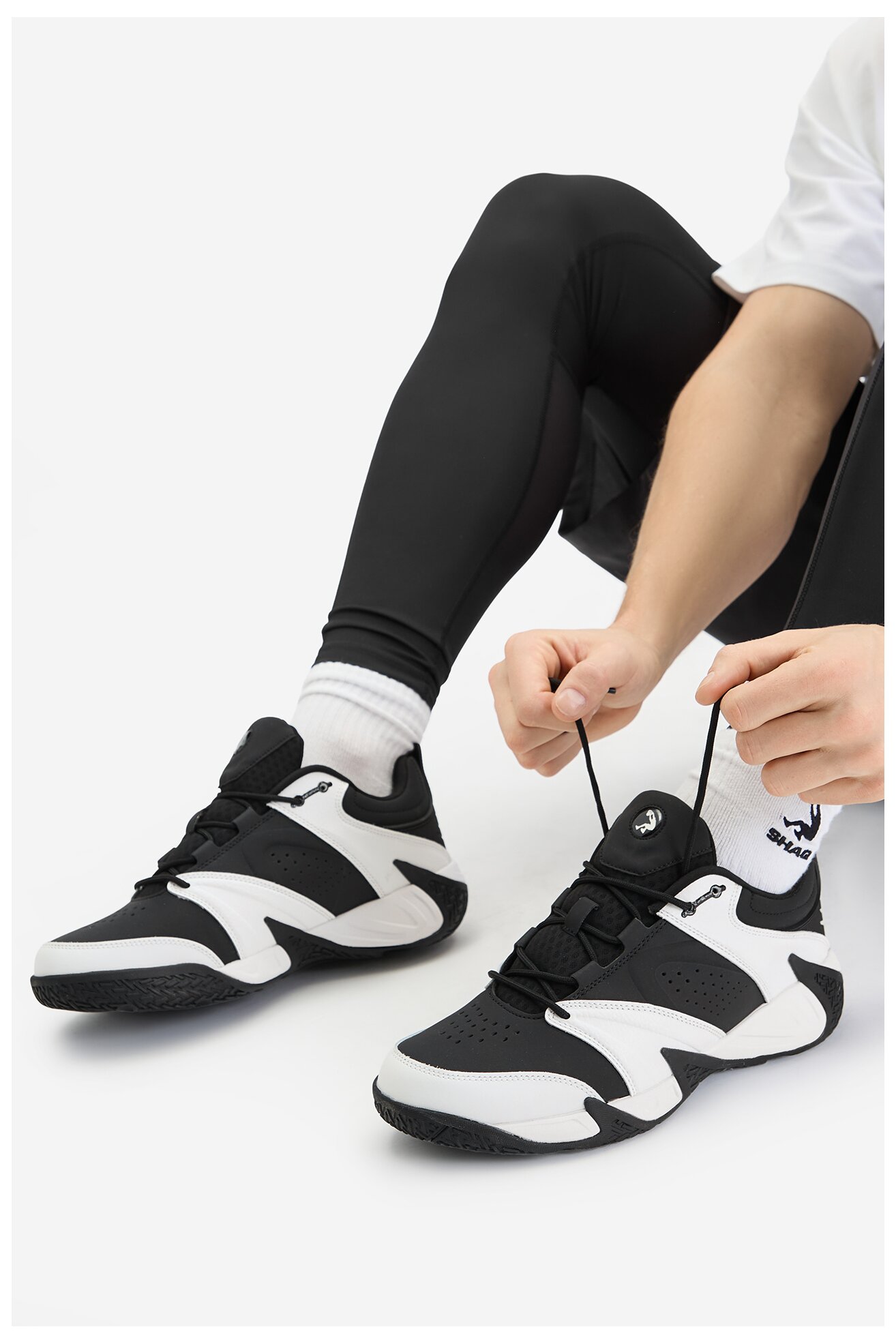 Спортни обувки SHAQ CEO-DEVASTATOR LOW AQ95037M-BW ЧЕРЕН